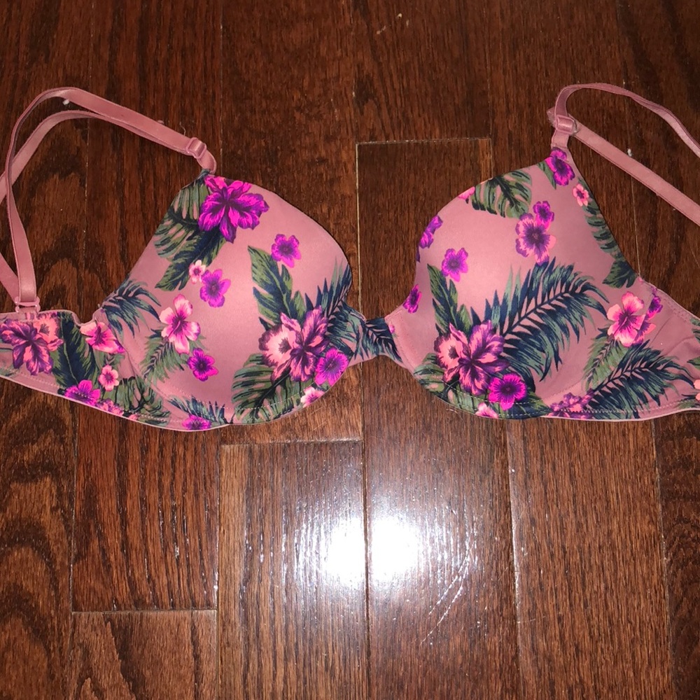 VS PINK LIGHTLY LINED BRA 32C